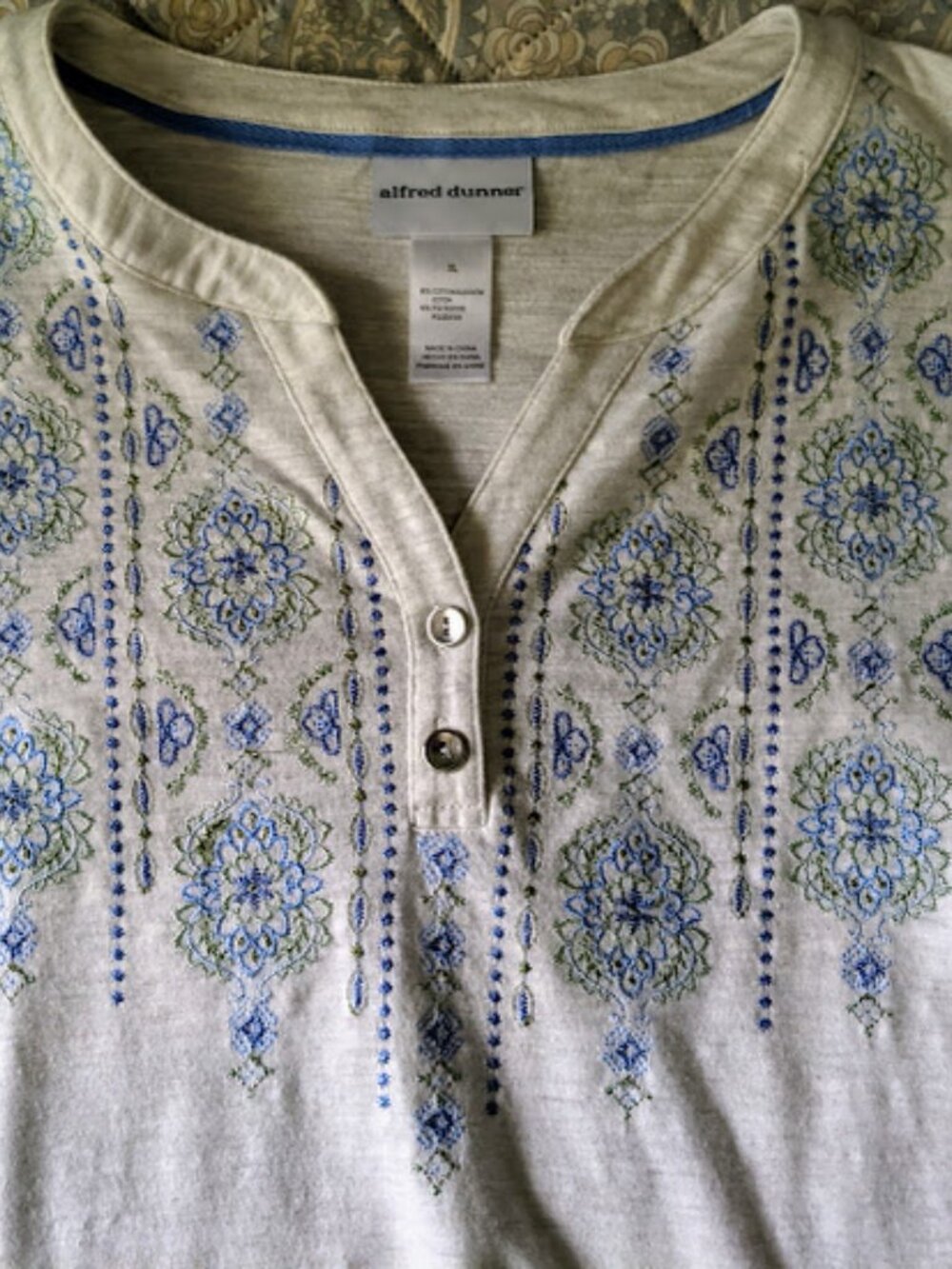 Ladies top - Picture 4 of 11